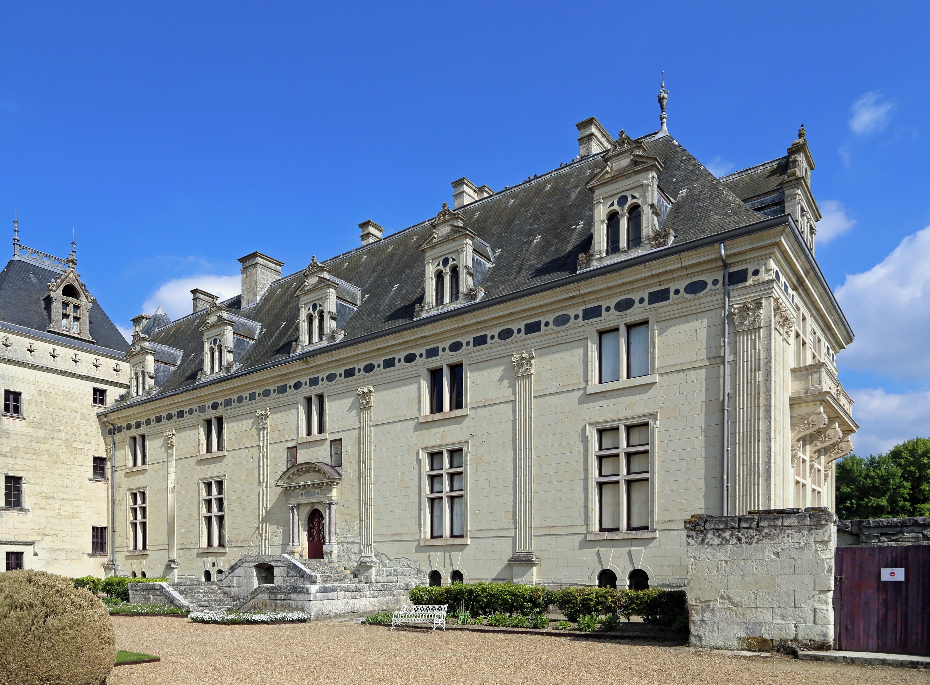 This building is classé au titre des Monuments Historiques. It is indexed in the Base Mérimée, a database of architectural heritage maintained by the French Ministry of Culture, under the reference PA00108988 .
