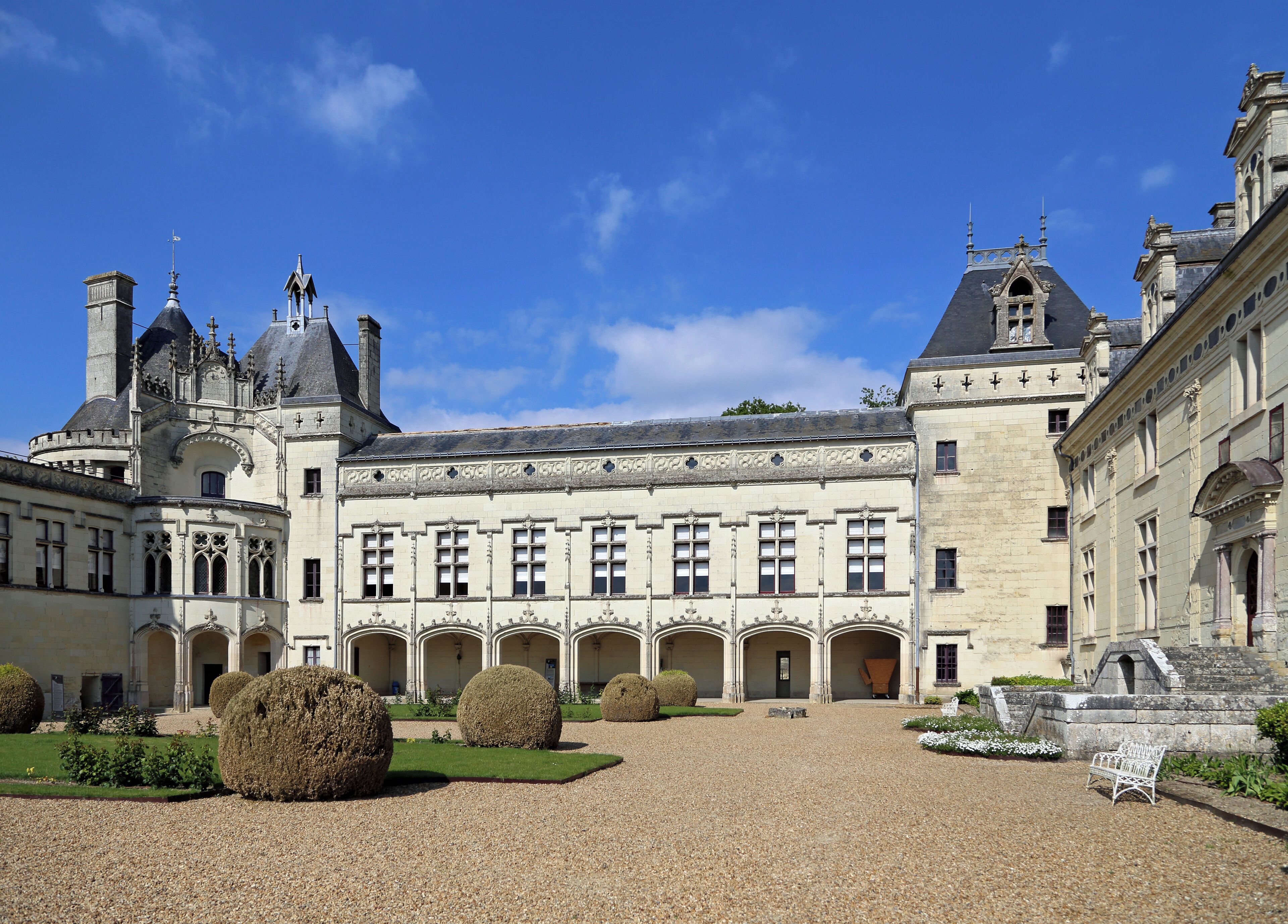 This building is classé au titre des Monuments Historiques. It is indexed in the Base Mérimée, a database of architectural heritage maintained by the French Ministry of Culture, under the reference PA00108988 .