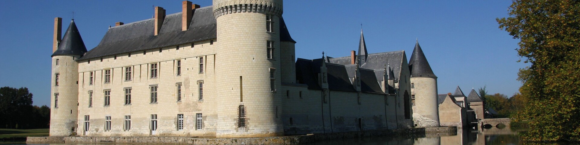 This building is indexed in the Base Mérimée, a database of architectural heritage maintained by the French Ministry of Culture, under the references PA00109098 and IA49008876 .