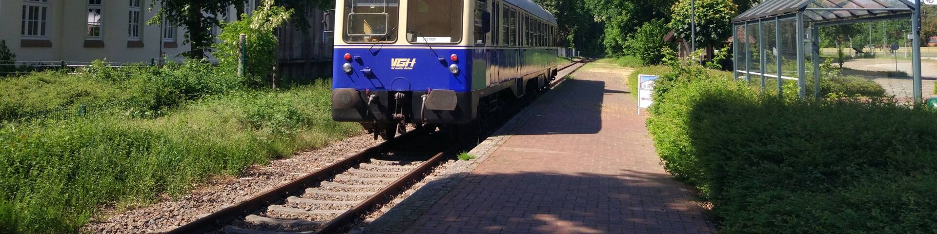 Dieseltriebwagen T3 (95 80 0303 001-1 D-DEV) "Kaffkieker" des Deutschen Eisenbahn-Vereins DEV im Bahnhof Eystrup. Der Triebwagen fährt im Sommer an einigen Sonntagen und zu Veranstaltungen auf der DEV-Normalspurstrecke Eystrup - Bruchhausen-Vilsen - Syke