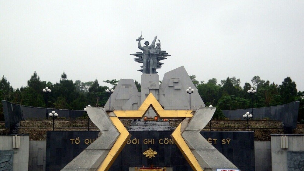 National Martyrs Cemetery Hwy 9. 10,000 former NVA/VC soldiers interred here. Over 90% are unidentified.
See blog post at:http://vagabondtraveltales.com/vietnam-chasing-ghosts-along-the-dmz/
