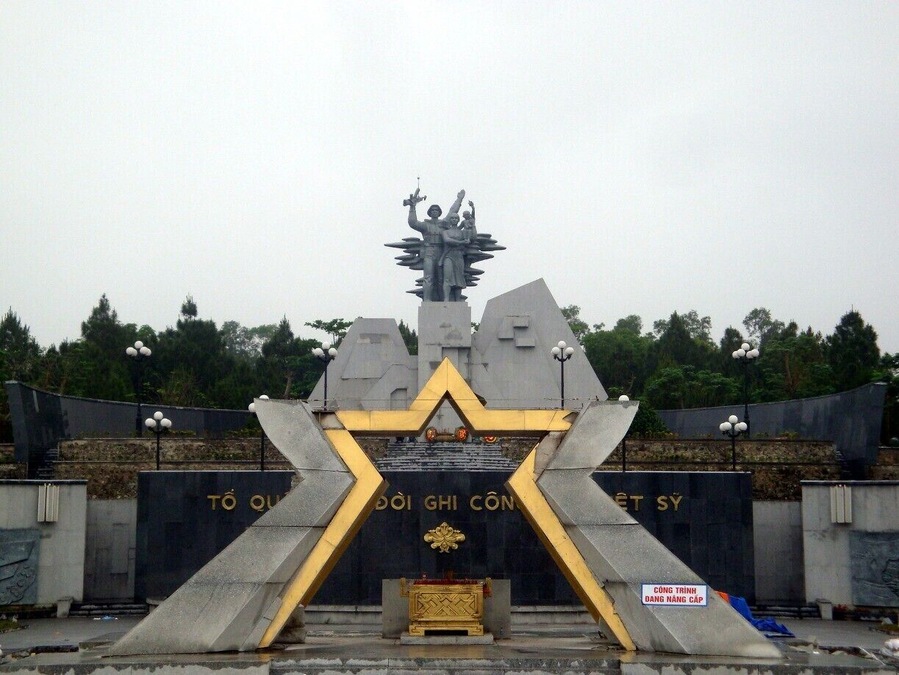 National Martyrs Cemetery Hwy 9. 10,000 former NVA/VC soldiers interred here. Over 90% are unidentified.
See blog post at:http://vagabondtraveltales.com/vietnam-chasing-ghosts-along-the-dmz/