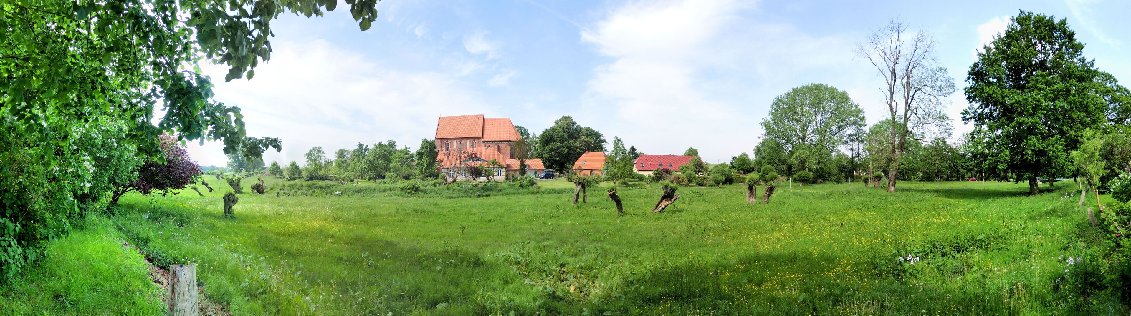 Starkow / Velgast Starkow bei Velgast, Barthewiesen und St-Jürgen-Kirche