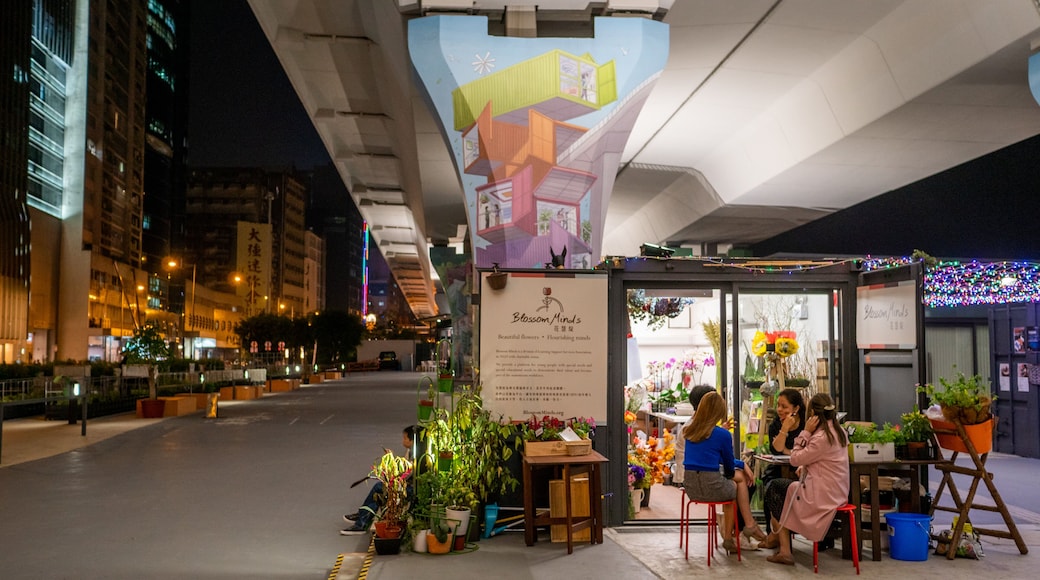 Kwun Tong which includes night scenes, street scenes and outdoor eating