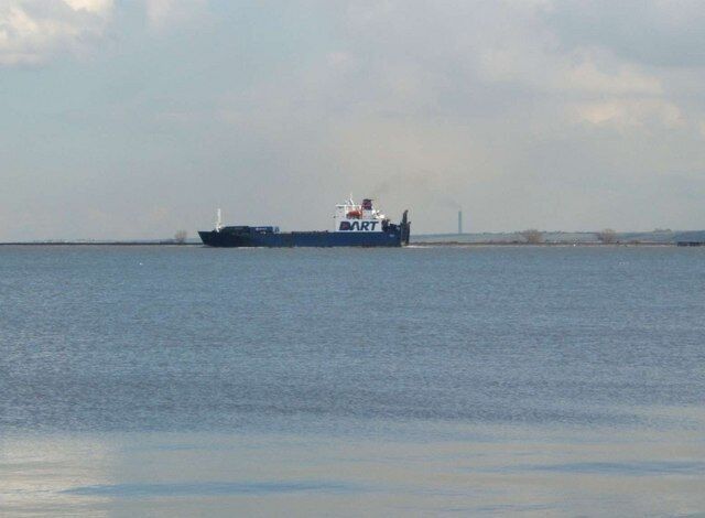 Lower Hope & Dart 3. This shot of The Lower Hope of the River Thames includes the MV Dart 3 you can read all about her at http://www.dartline.co.uk/fleet/dart3/ . The shot was taken at about 125 degrees magnetic from the photographer position.