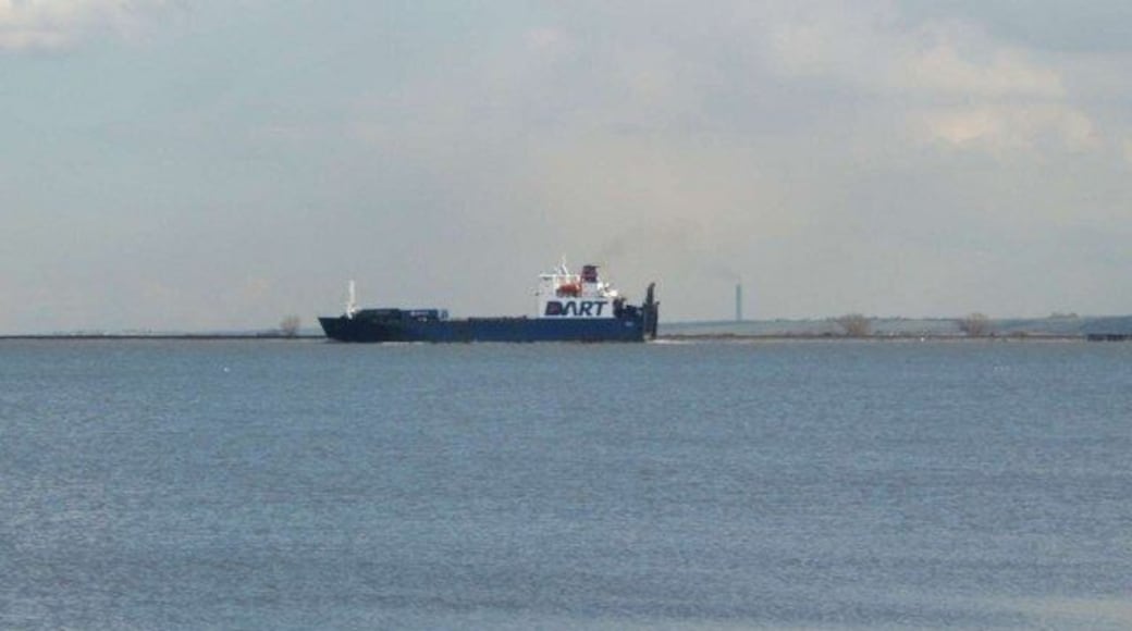 Lower Hope & Dart 3. This shot of The Lower Hope of the River Thames includes the MV Dart 3 you can read all about her at http://www.dartline.co.uk/fleet/dart3/ . The shot was taken at about 125 degrees magnetic from the photographer position.
