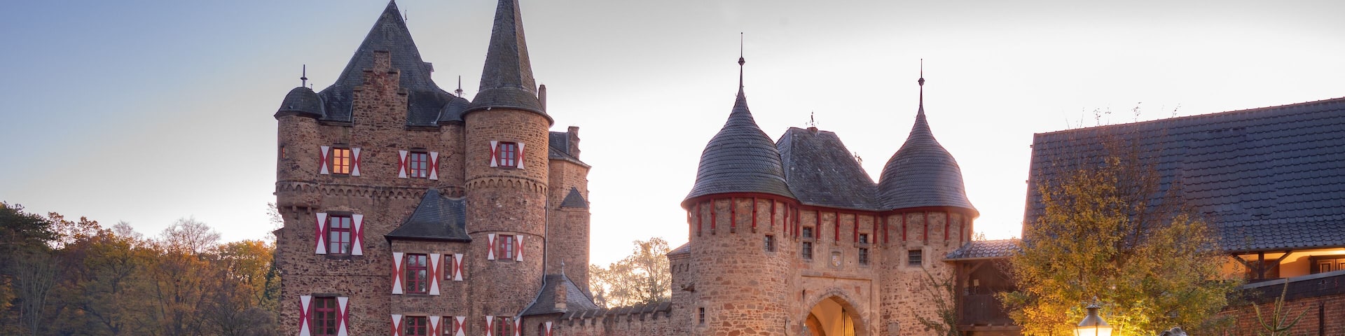 Mechernich november 2022; Satzvey Castle is a medieval moated castle, initially from the 12th century, and is located on the north-eastern edge of the Eifel Mountains