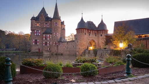 Mechernich november 2022; Satzvey Castle is a medieval moated castle, initially from the 12th century, and is located on the north-eastern edge of the Eifel Mountains