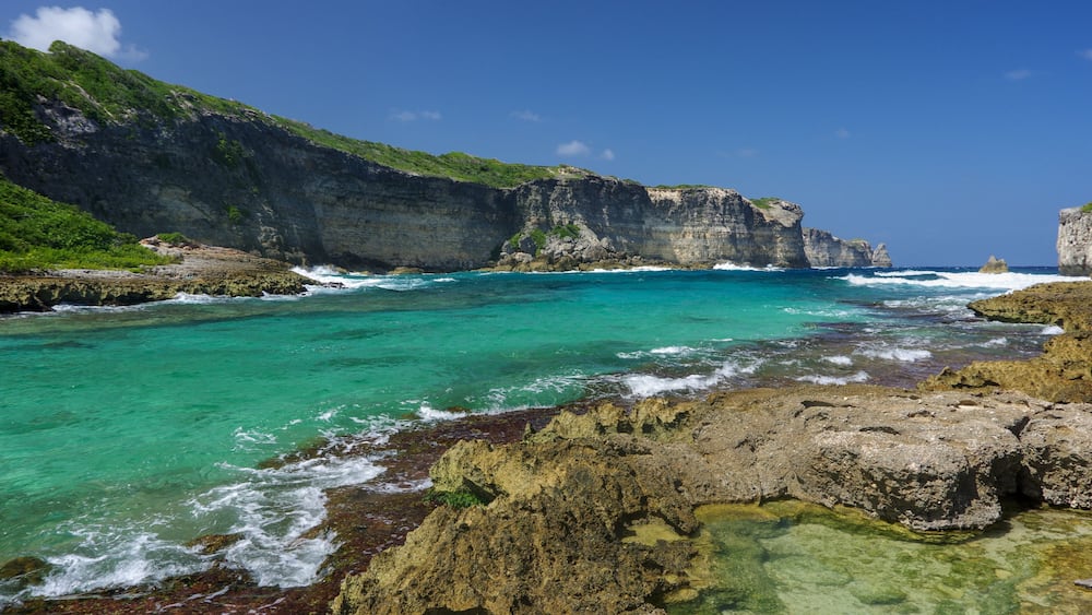 Eau turquoise au lagon de la porte d'enfer, Guadeloupe, Antilles françaises