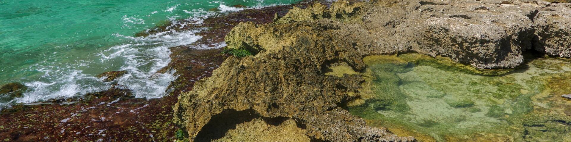 Eau turquoise au lagon de la porte d'enfer, Guadeloupe, Antilles françaises