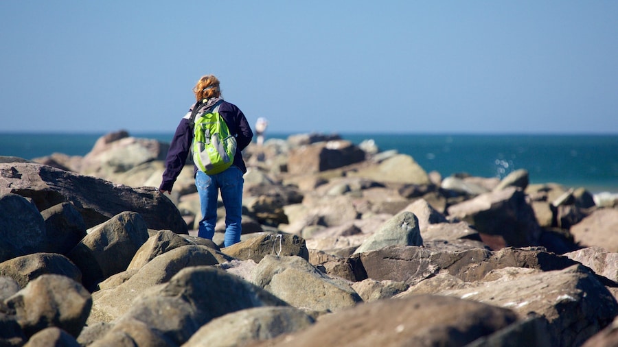 North Jetty inclusief ruige kustlijn en ook een vrouw