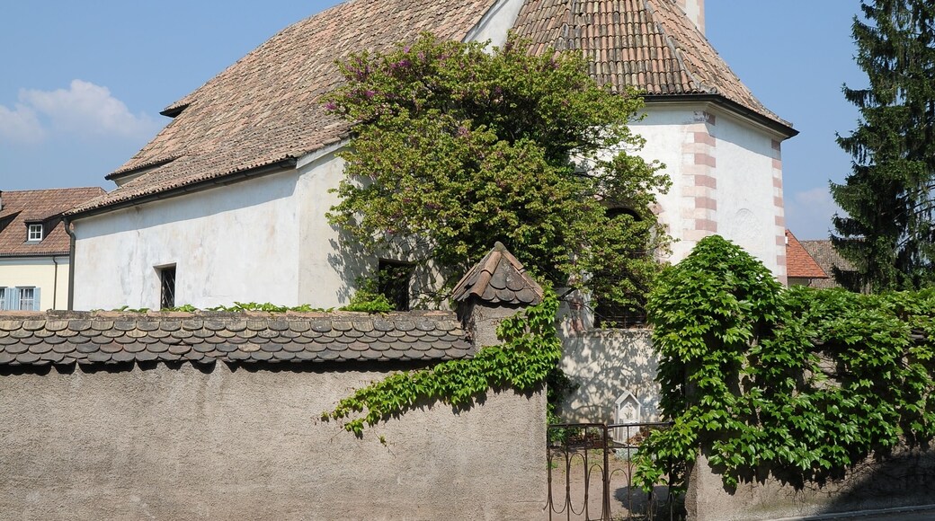 Kuratienkirche Hl. Johannes der TĂ€ufer in Gargazon.