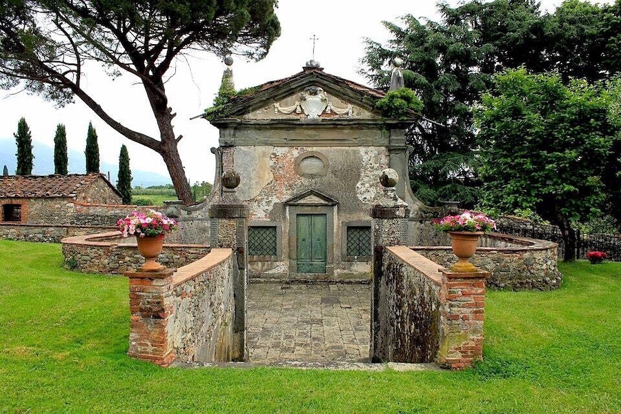Part of Villa Baldiccini's garden.
The wonderful spaces of Villa Baldaccini, the silence and the professional support create an high class atmosphere for an unforgettable stay.
Directly from the villa you can begin walking tours on trekking paths or with the mountainbikes, in the Garfagnana hills  there is a lot of nature to discover.