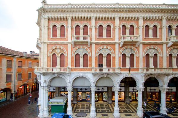 Piazza delle Erbe mit einem Geschichtliches