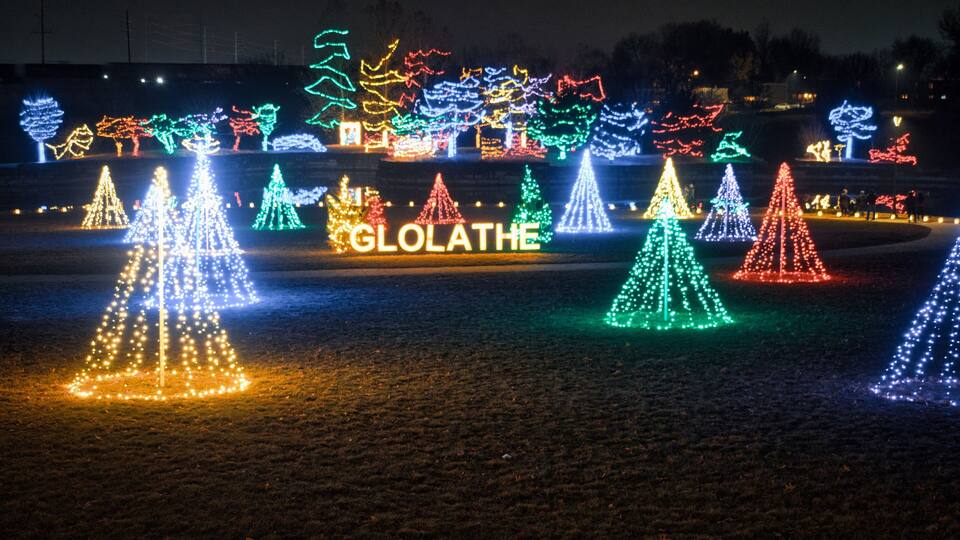 Illuminated Christmas trees and the sign "GLOATHE".
