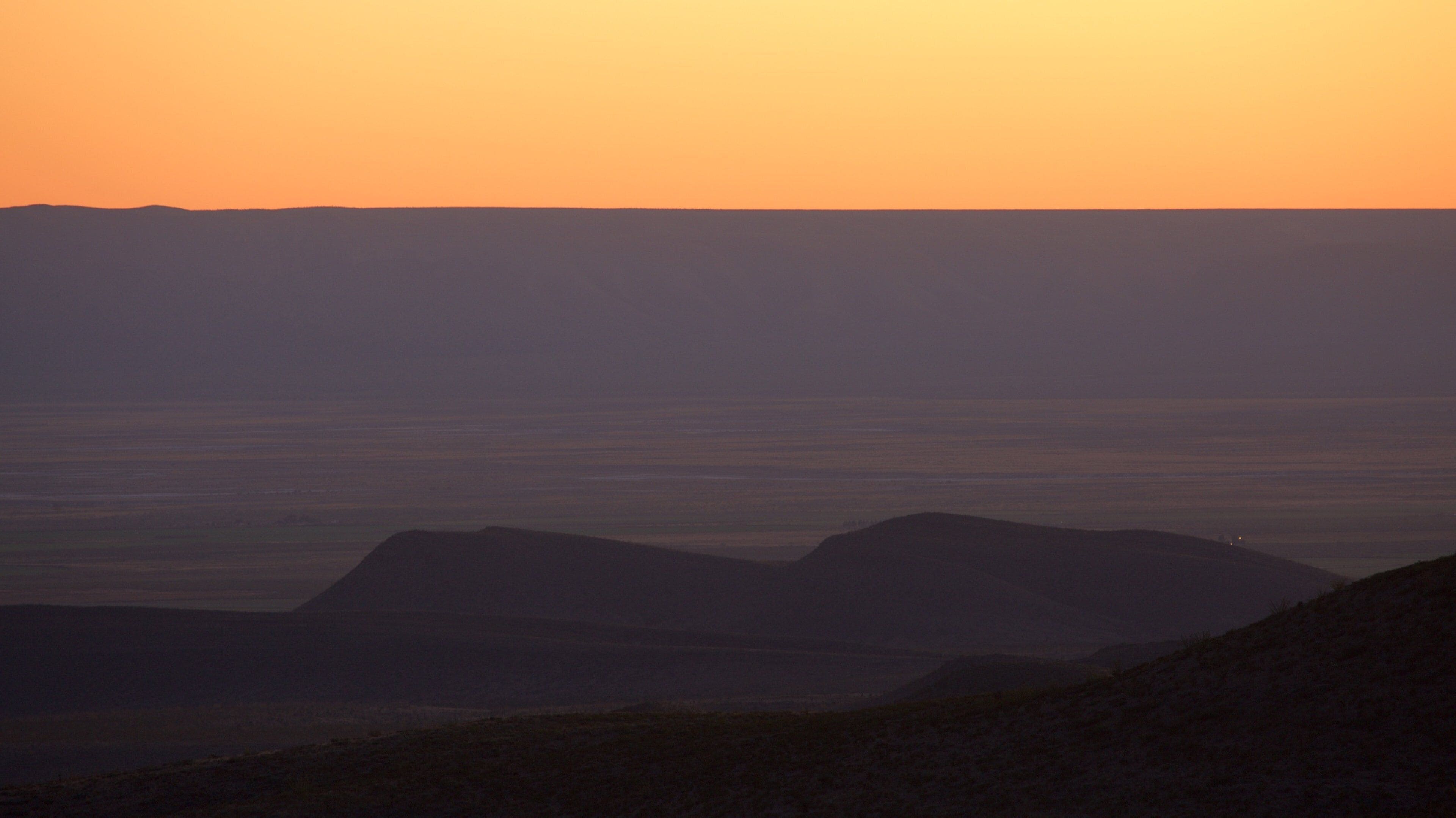 Salt Flat ofreciendo una puesta de sol