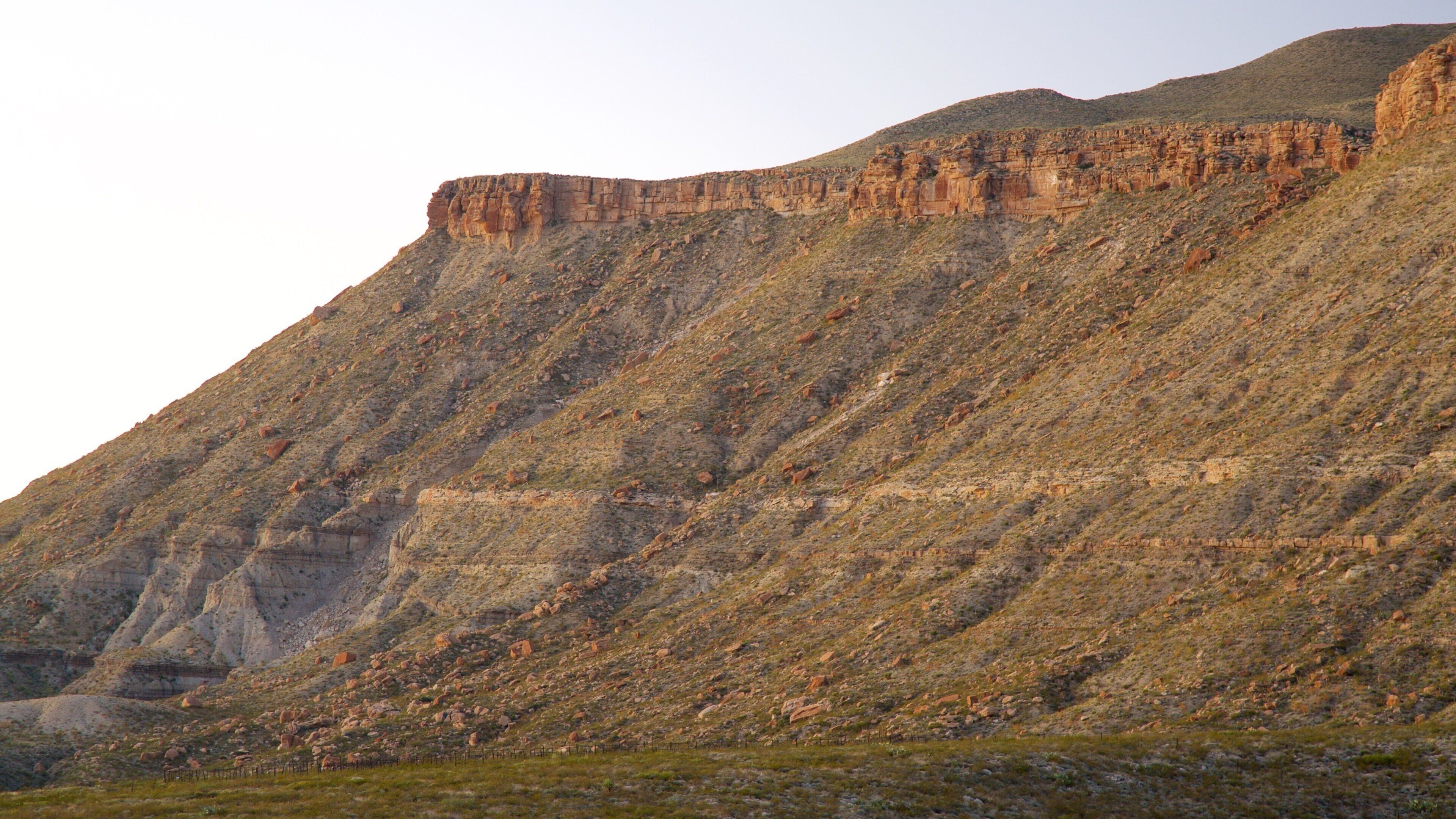 Salt Flat mostrando montañas