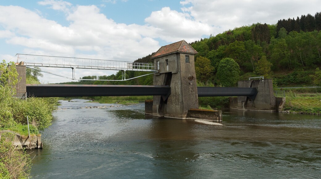 Die Ruhr in Wickede, Blick vom alten Ruhrwehr nach Osten in den renaturierten Bereich des Flusses. Naturschutzgebiet SO-016.