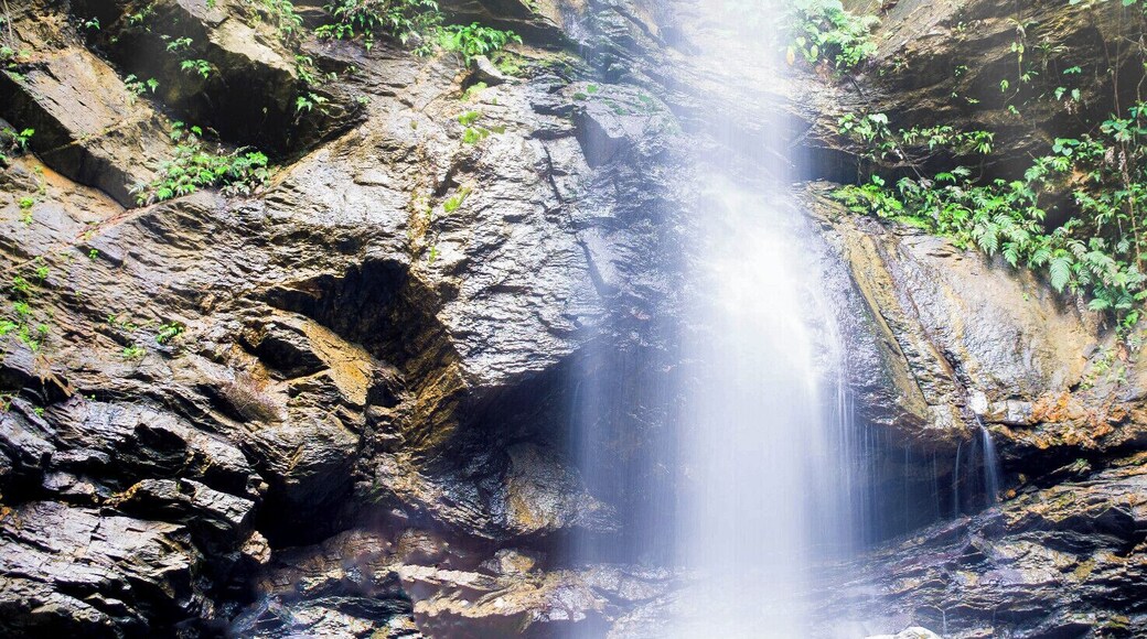 A breathtakingly awesome 50 foot waterfall with a lovely plunge pool #BVStrove