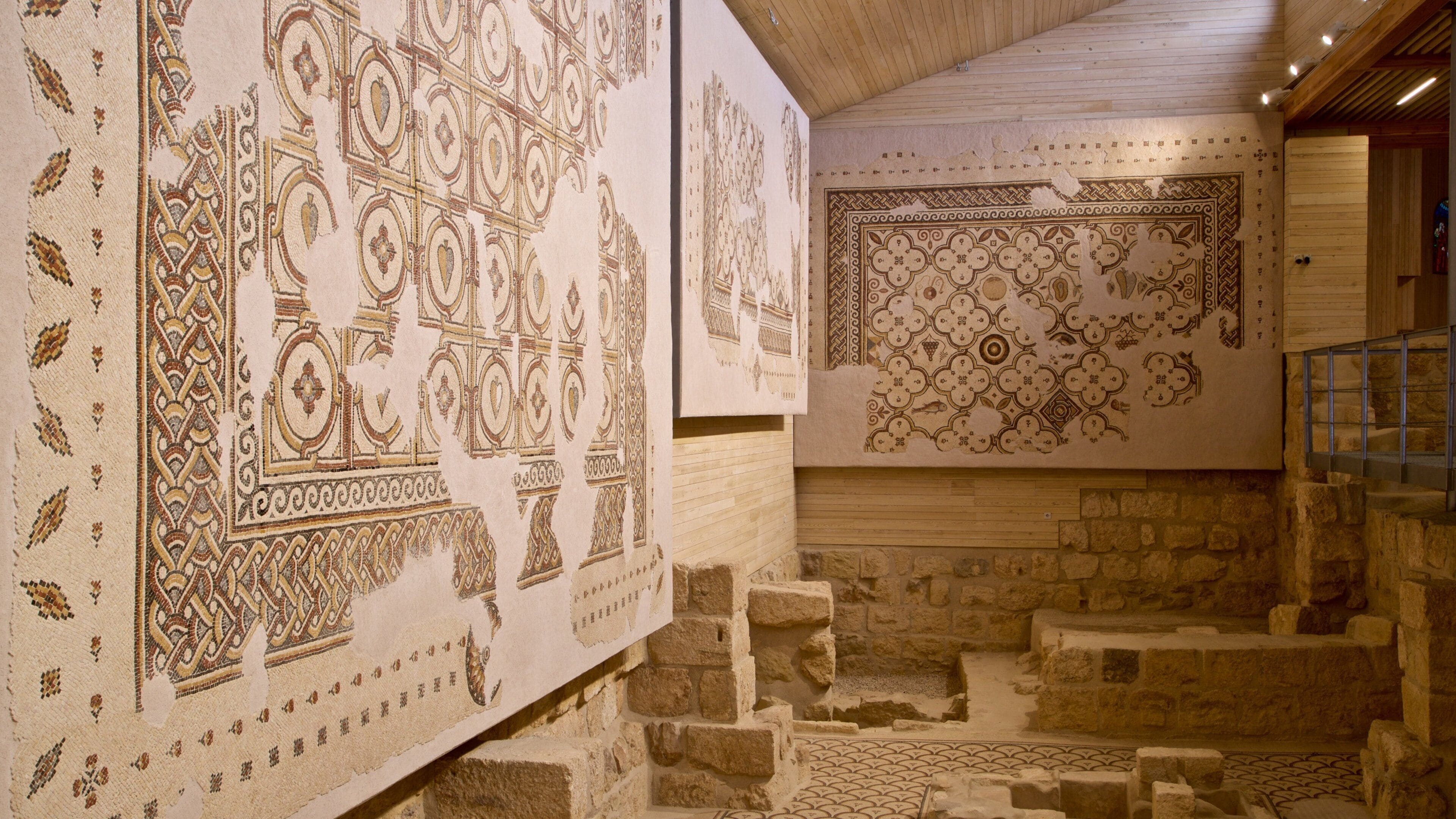 Monte Nebo mostrando vistas interiores y elementos del patrimonio