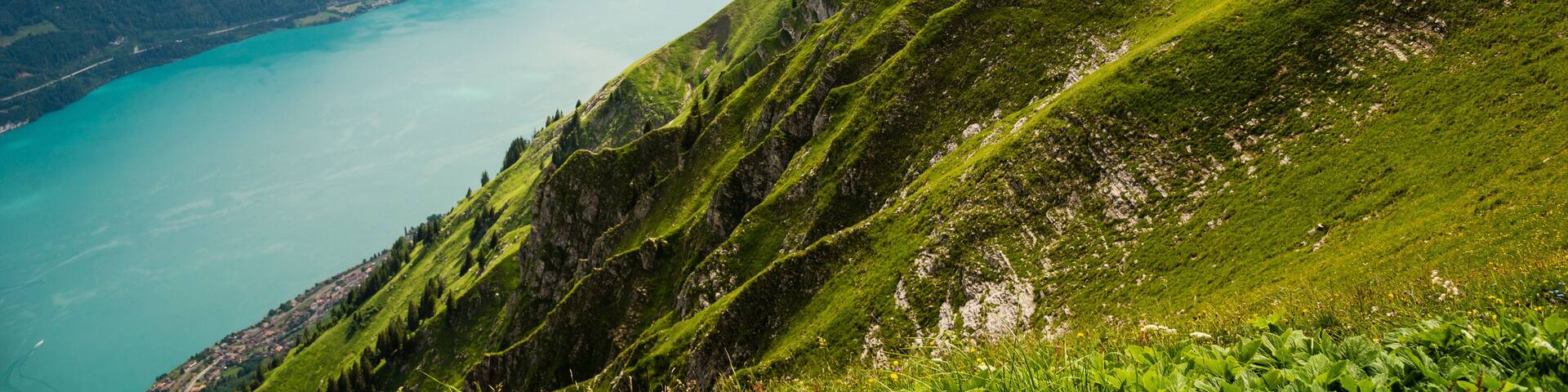 Blick vom Augstmatthorn Richtung Suggiture, Harder Kulm, Brienzersee und Interlaken, Schweiz