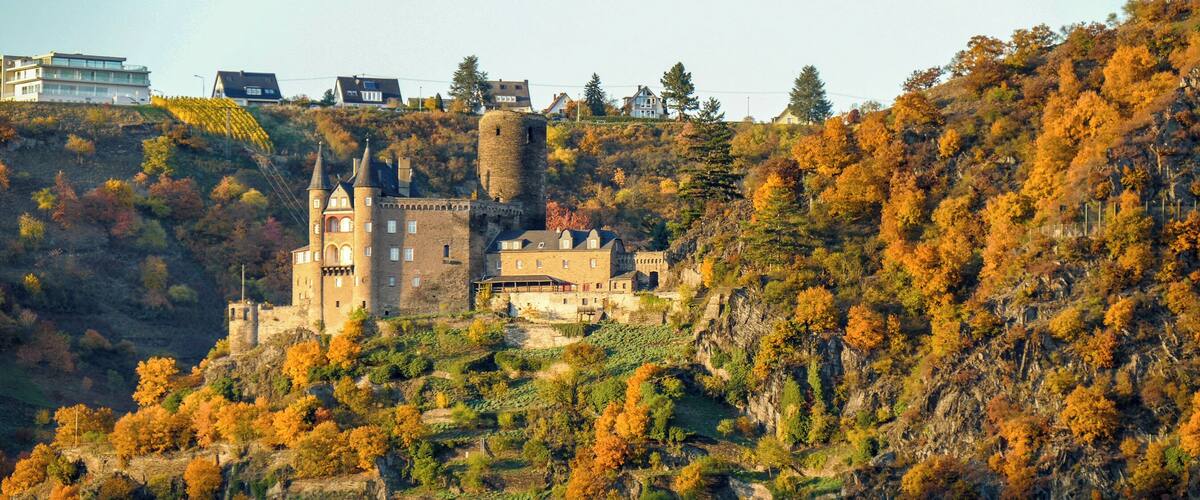 Burg Katz รผber St. Goarshausen, vom Loreleyhafen aus gesehen