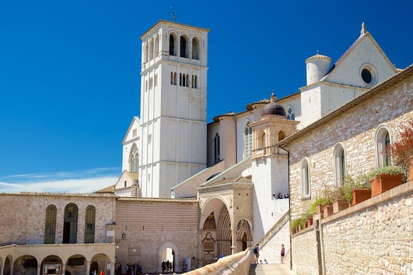Basilique Saint-François-d’Assise mettant en vedette patrimoine architectural