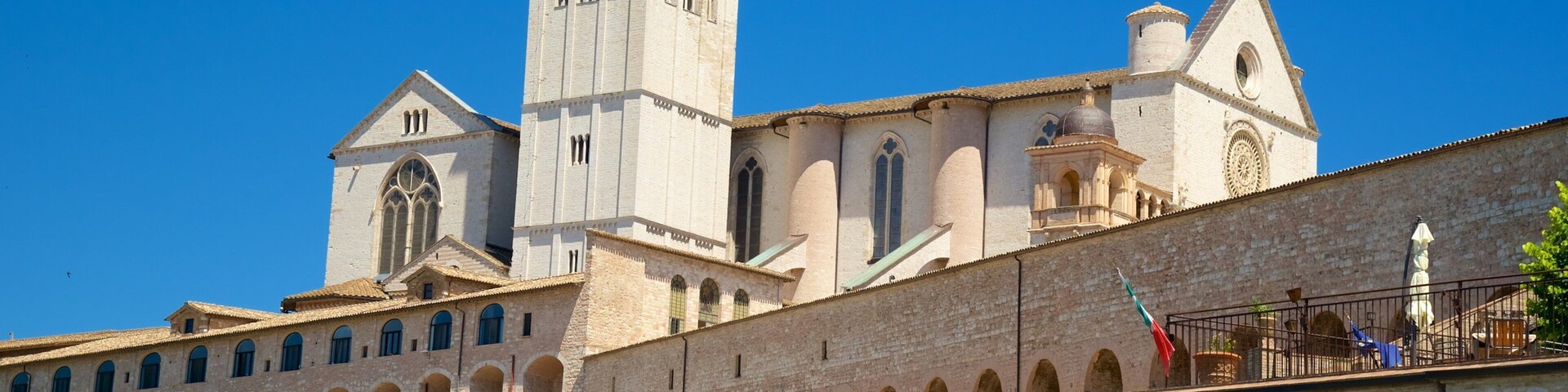 Basílica Papal de São Francisco de Assis caracterizando uma igreja ou catedral
