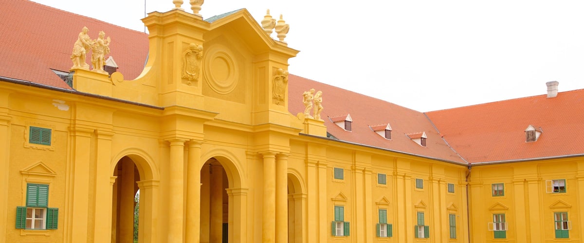 Lednice Liechtenstein Slot som omfatter kulturarvsgenstande, slot eller palads og historiske bygningsværker