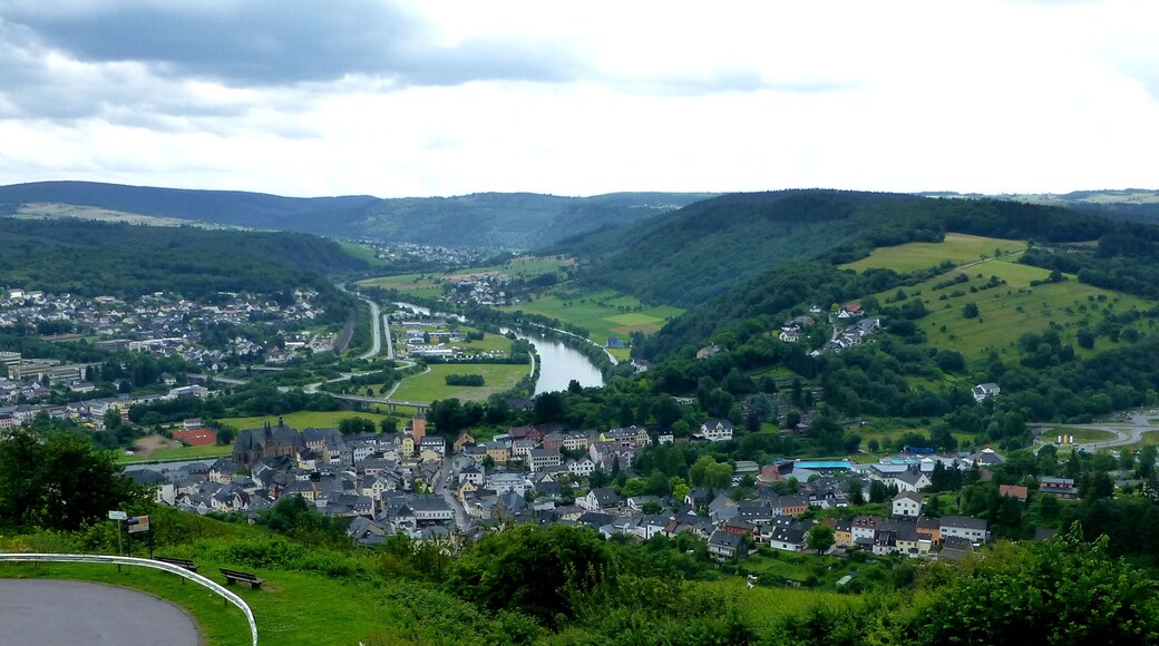 Saarburg – Blick vom Warsberg ins Saartal bis Serrig