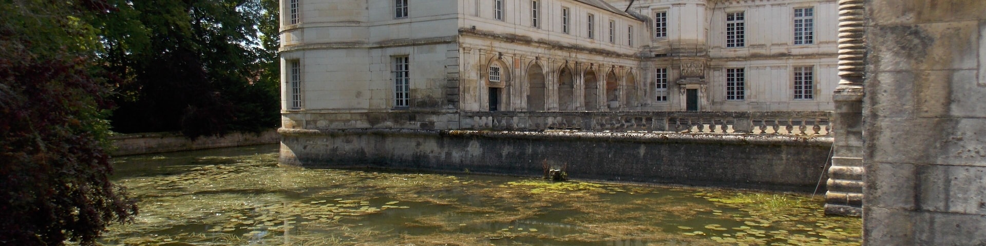 This building is classé au titre des Monuments Historiques. It is indexed in the Base Mérimée, a database of architectural heritage maintained by the French Ministry of Culture, under the reference PA00113895 .