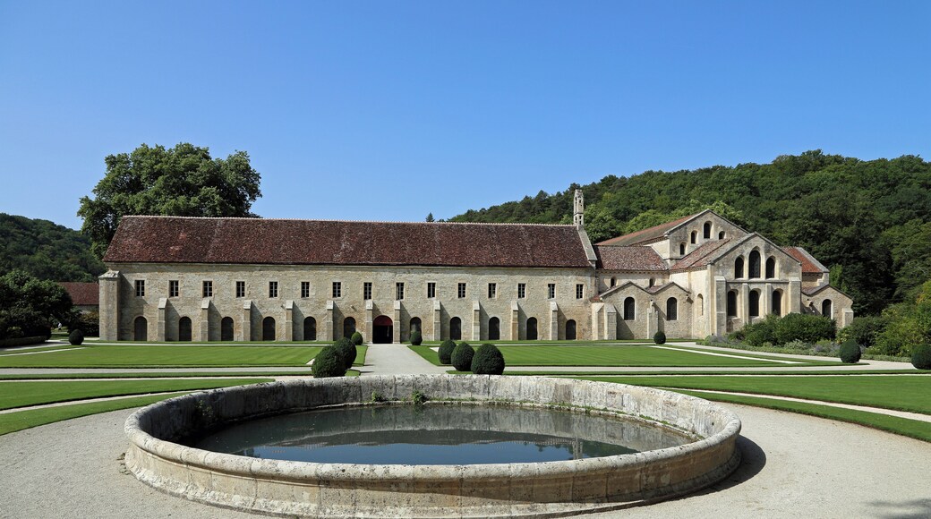 This building is classé au titre des Monuments Historiques. It is indexed in the Base Mérimée, a database of architectural heritage maintained by the French Ministry of Culture, under the reference PA00112529 .