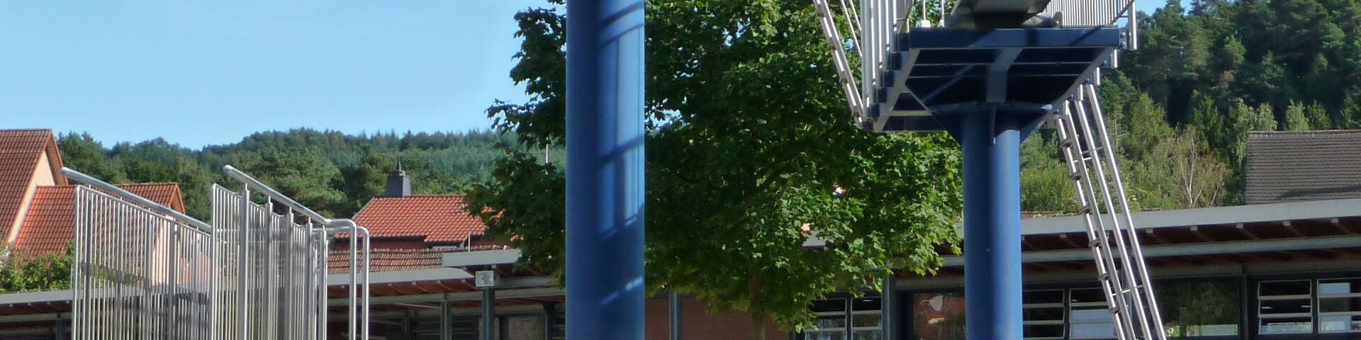 SprungtĂŒrme im Alsenborner Schwimmbad