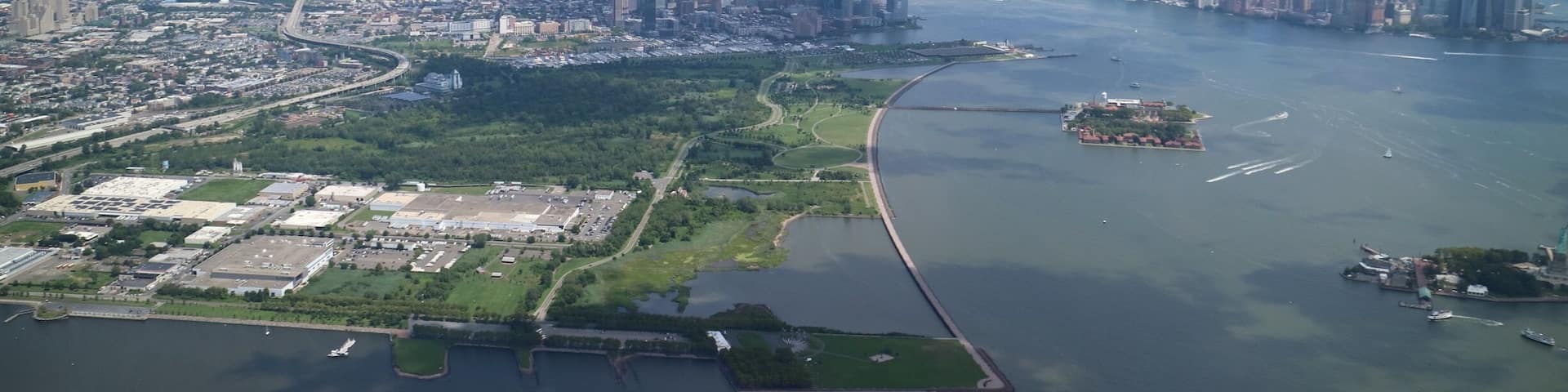 #AboveItAll #lifeatexpedia #mexicaninnyc #nyc #newyorkcity #lovetotravel #feelinginthesky #holidays #enjoyinglife #Perspectives
Flying in a doors off helicopter from New Jersey to New York. New Jersey is a peninsula, bordered on the north and east by the state of New York. It is the fourth smallest state by area but the 11th most populous. As you can see, the day was perfect and the weather let me enjoy the flight.