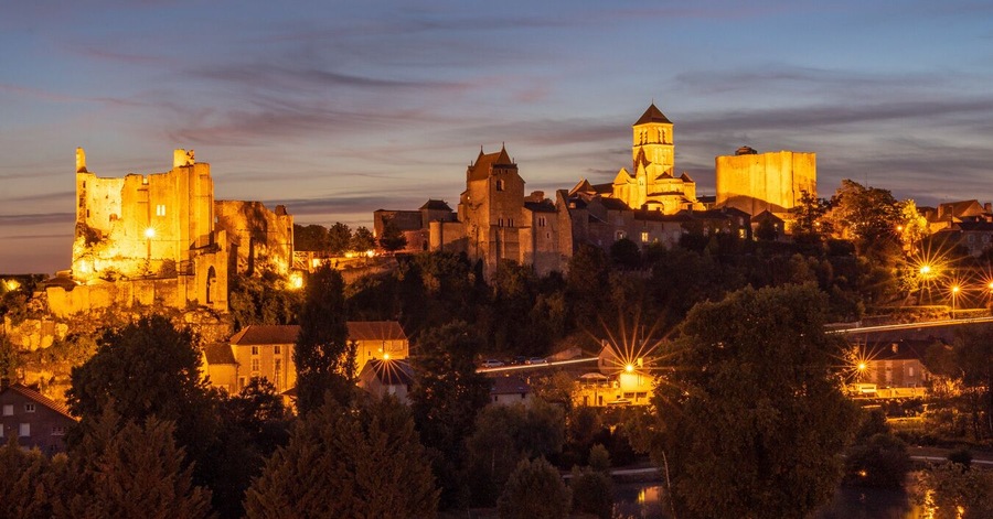 When the sun sets the médiéval city of Chauvigny wakes. #TroveOnTuesday