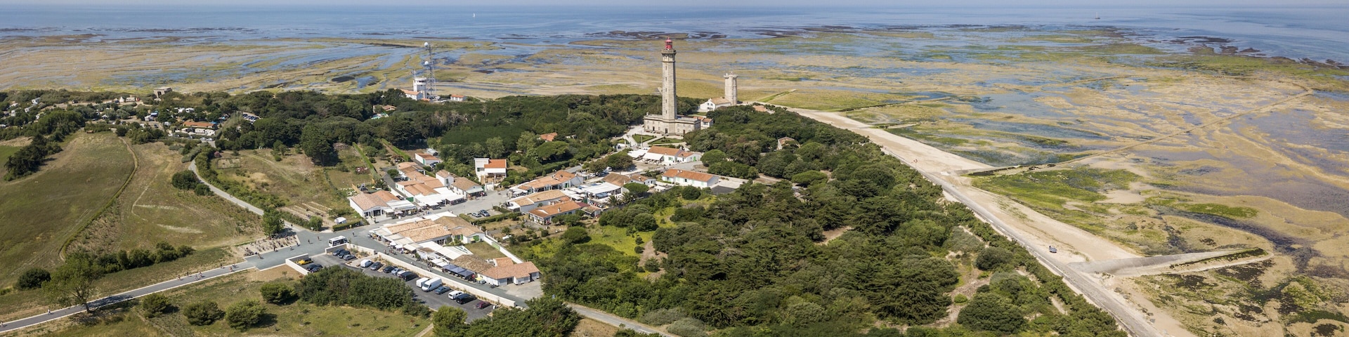Aerial view of Baleines lighthouse at low tide