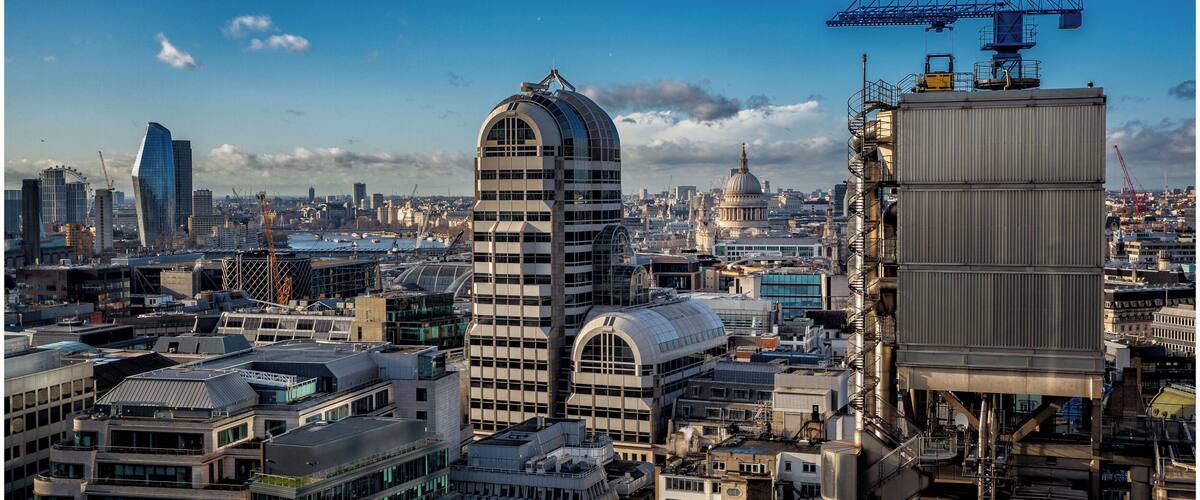 Taken while at #thegarden at #120fenchurchstreet #london some fantastic views to be had from up here, Cameras for pictures and video are allowed as long as for personal use so a great sensible approach to this and its free! No need to book just turn up quick security check and your up in a lift!
Watch the vlog
https://youtu.be/EOlg387CwRA