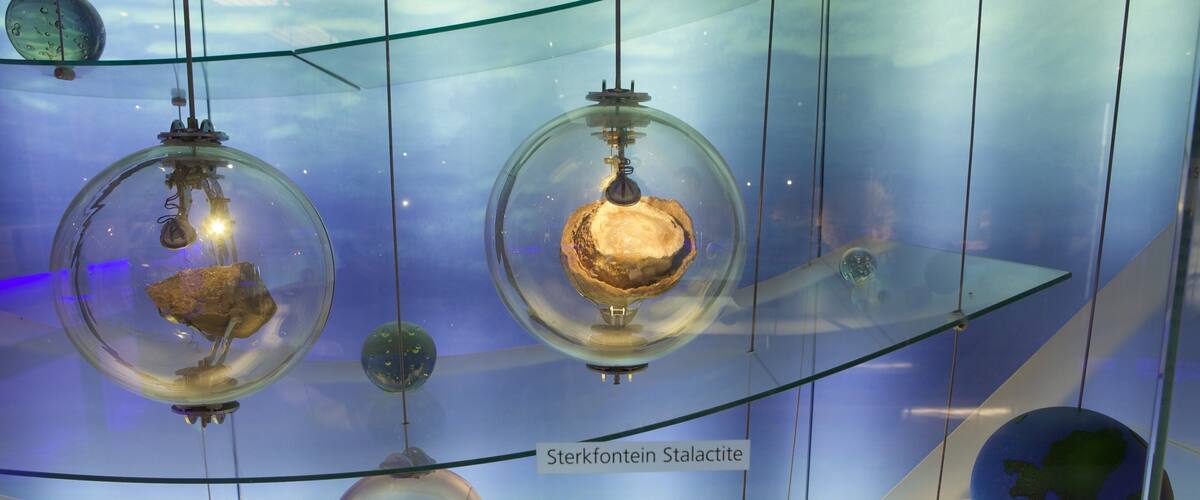 A display of spherical objects, including a labeled 'Sterkfontein Stalactite' and a 'ein dolomite'.