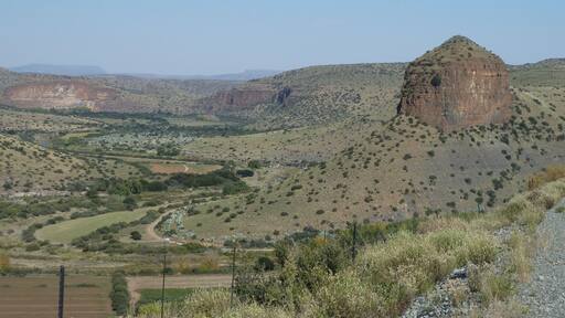 Beautiful scenery on the tarred road (off the N9) to Nieu-Bethesda. Nieu-Bethesda is famous for the Owl House, the house of artist Helen Martins.
http://www.nieu-bethesda.com/en/things-to-do-and-see/in-the-village/2-the-owlhouse.html