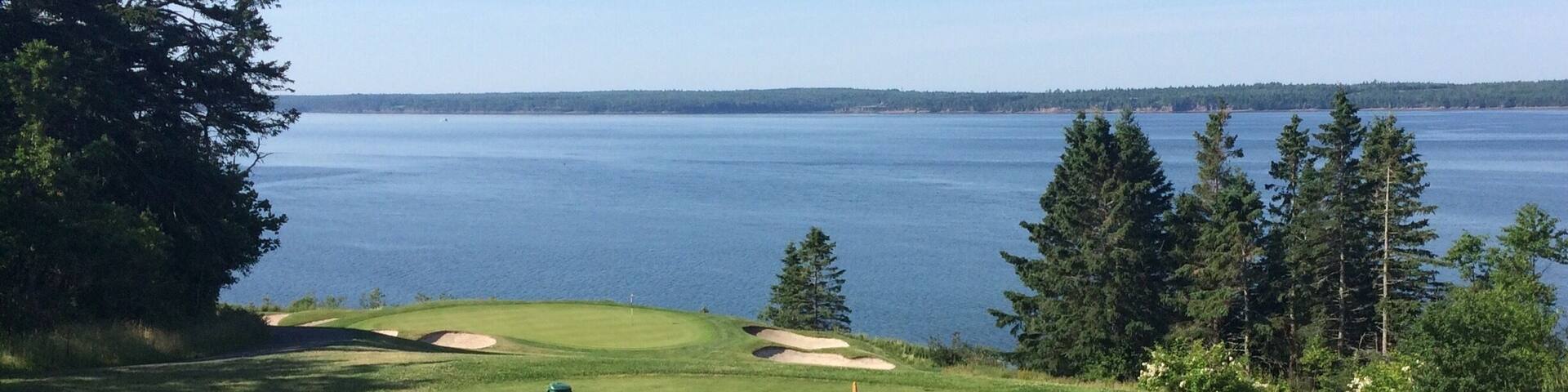 11th hole at Algonquin Golf Course.