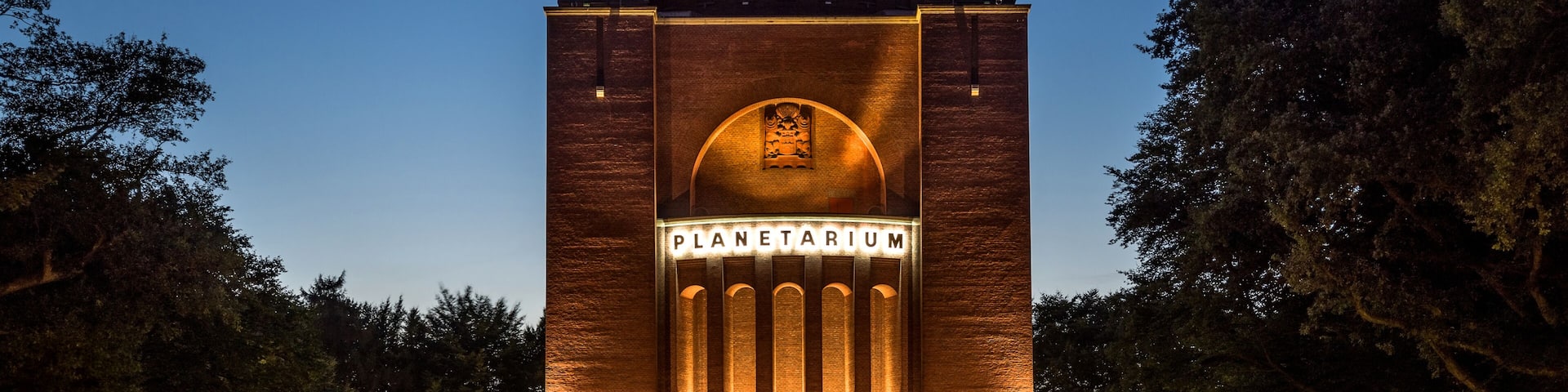 Planetarium Hamburg am Abend