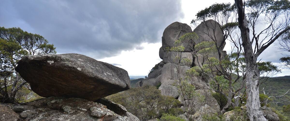 The New England area is mostly make up of granit and this is one of the many walks among such formations.  It's a nice loop, from memory about 1 1/2 hours, and a little tricky near the top where you have to grab a chain for about 20 metres but, other than that, it's straightforward and well signposted.