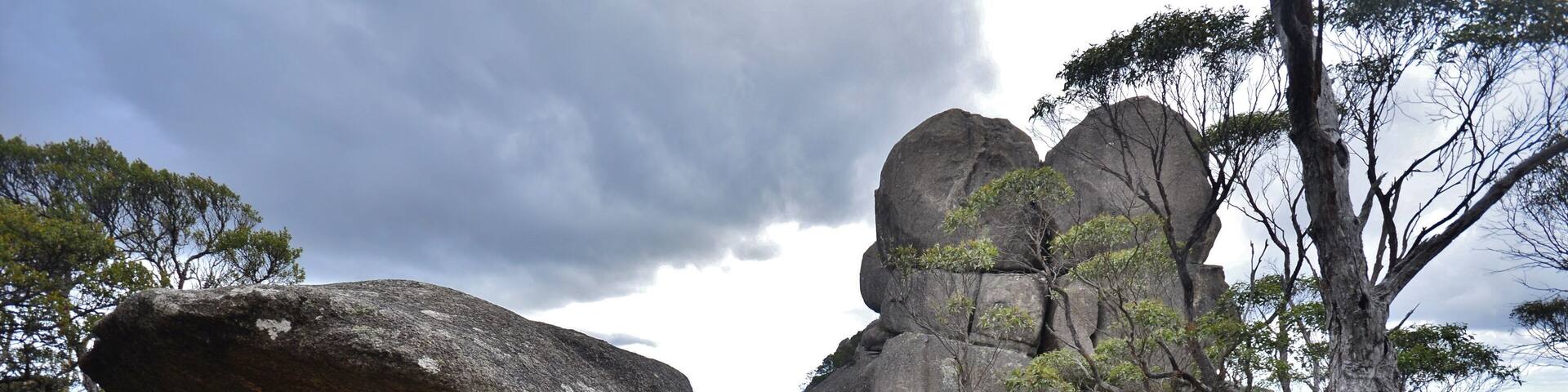 The New England area is mostly make up of granit and this is one of the many walks among such formations. It's a nice loop, from memory about 1 1/2 hours, and a little tricky near the top where you have to grab a chain for about 20 metres but, other than that, it's straightforward and well signposted.