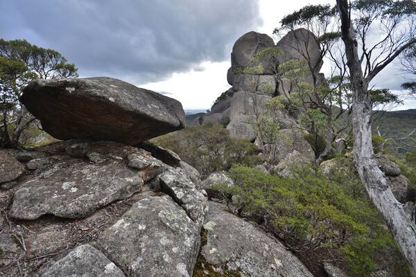 The New England area is mostly make up of granit and this is one of the many walks among such formations. It's a nice loop, from memory about 1 1/2 hours, and a little tricky near the top where you have to grab a chain for about 20 metres but, other than that, it's straightforward and well signposted.