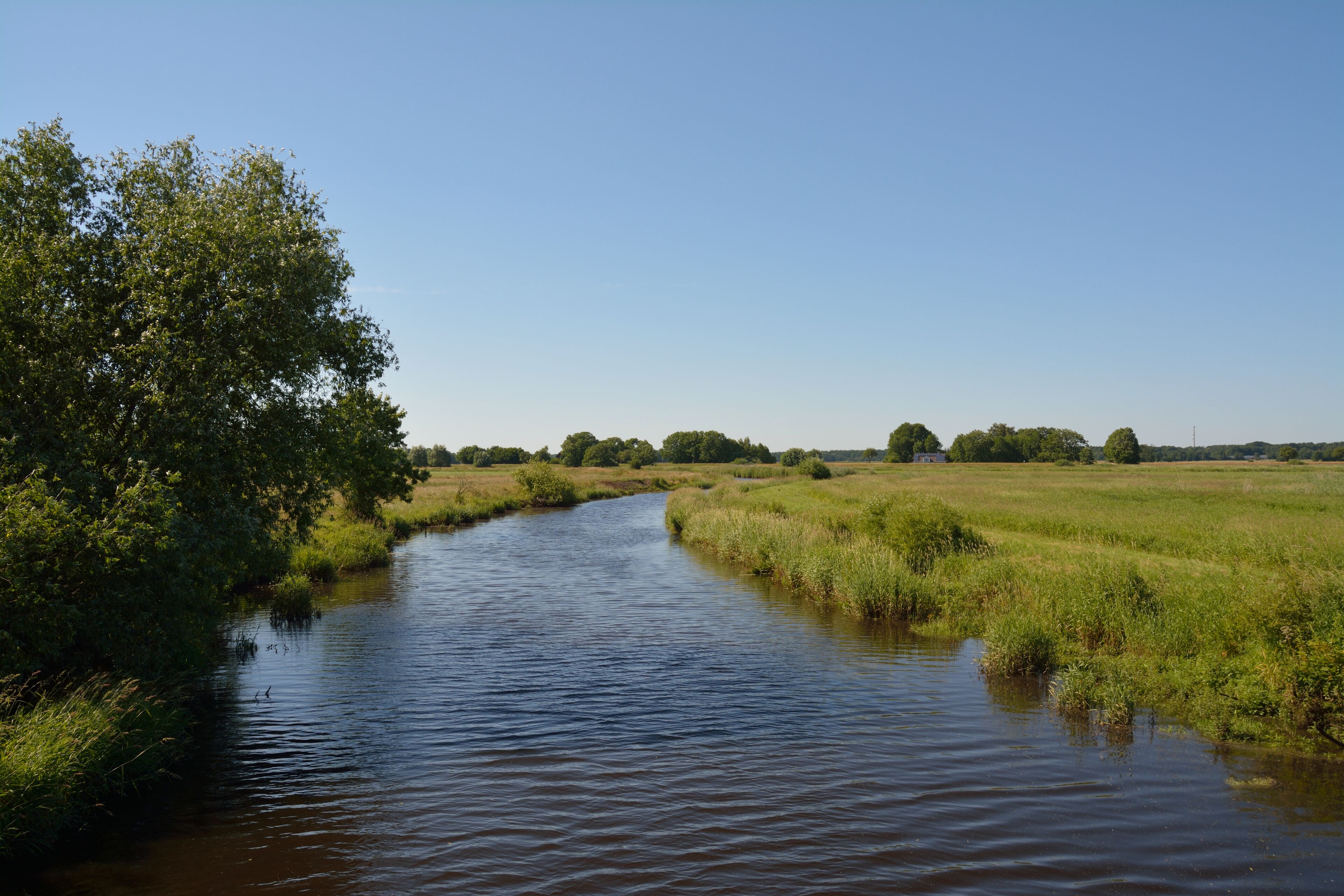 Impressionen der "Roten Brücke" Die "Rote Brücke" über die Bramau verbindet die Orte Wrist und Auufer