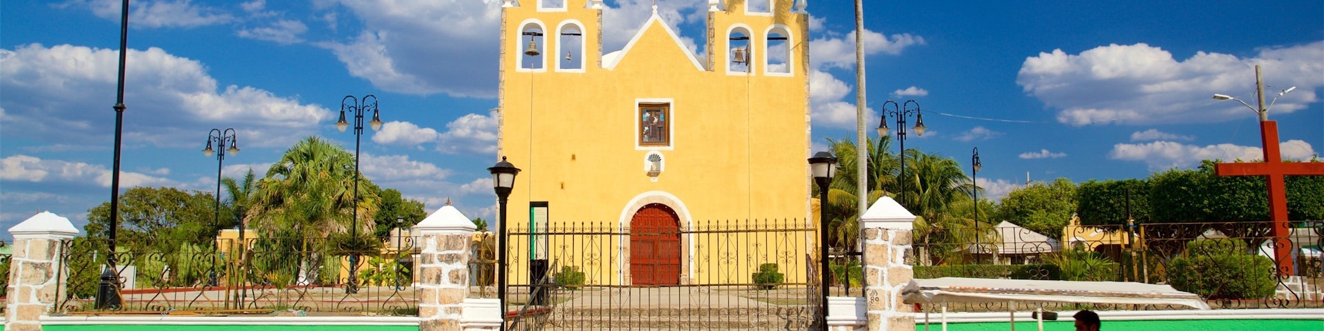 Hopelchen featuring a church or cathedral, heritage elements and road cycling