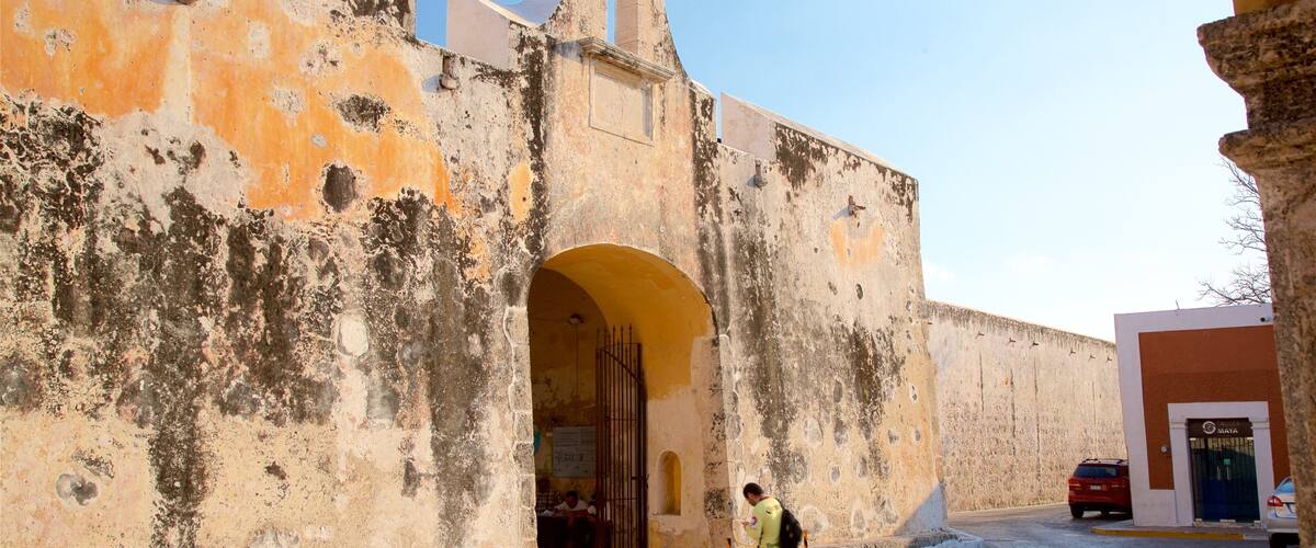 プエルタ デ ティエラ 表示 遺跡・遺産 及び 男性 (個人)