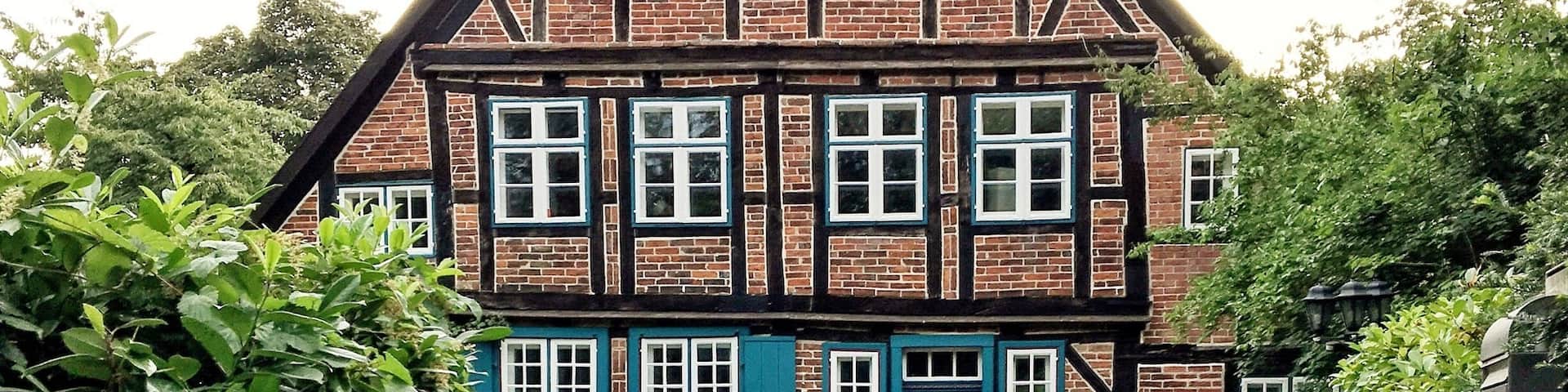 Have you ever been to Ratzeburg, an idyllic town just about an hour away from Hamburg? In summer you can go camping at the beautiful lake surrounding a peninsular with an old cathedral and picturesque half-timbered houses like this one. #Germany #schleswig-Holstein #halftimbered #architecture #oldbuildings