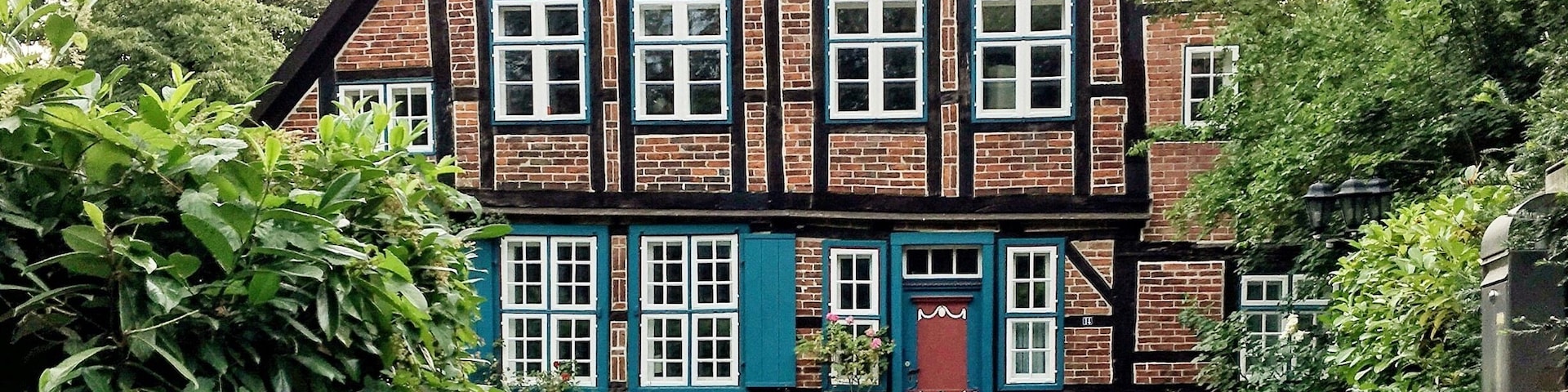 Have you ever been to Ratzeburg, an idyllic town just about an hour away from Hamburg? In summer you can go camping at the beautiful lake surrounding a peninsular with an old cathedral and picturesque half-timbered houses like this one. #Germany #schleswig-Holstein #halftimbered #architecture #oldbuildings