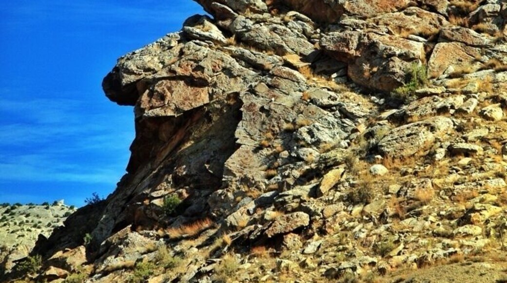 The monument is also the home of "tilted rocks" although this area isn't as majestic as the center of the park, this area shows off some of the rocks that lean out and seem to defy gravity.